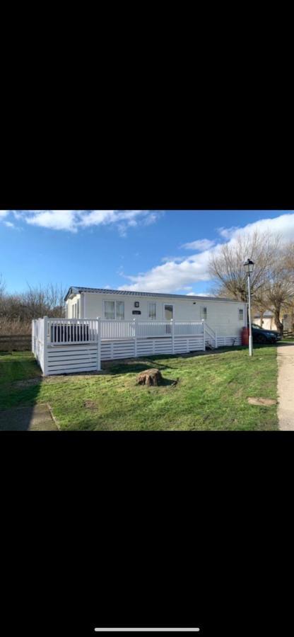 Апартаменты Meadows 3 New Beach Holiday Park Димчерч Экстерьер фото